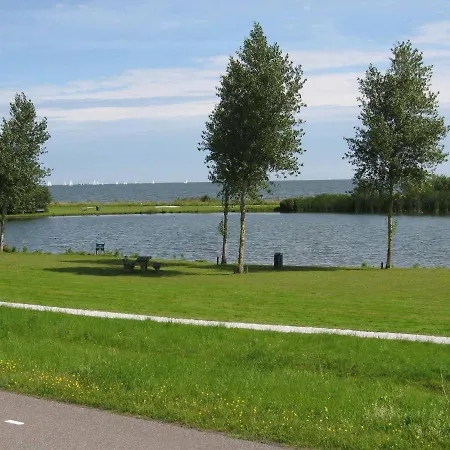 Detached Bungalow With Dishwasher At The Water * Medemblik